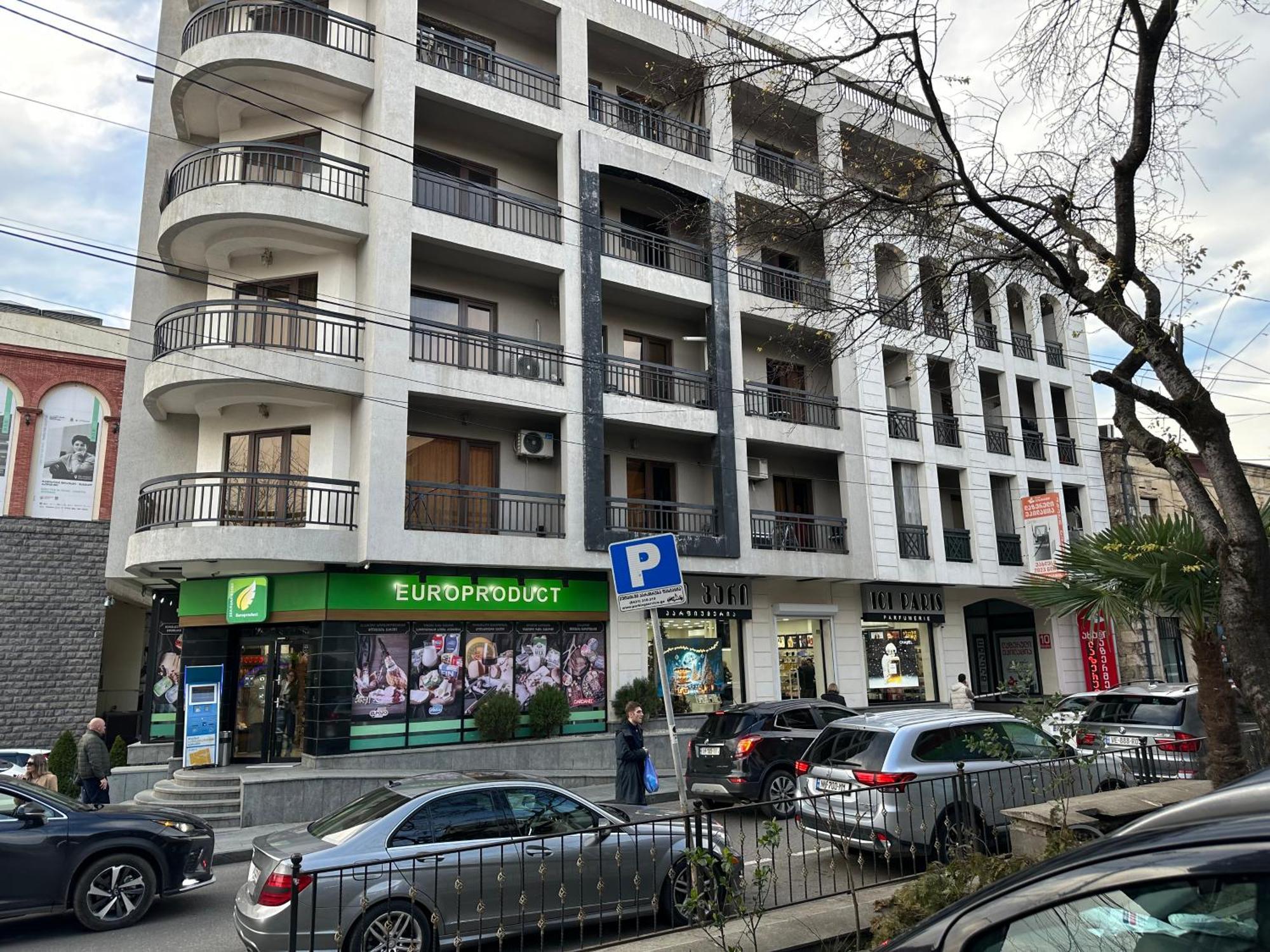 Central Square 库塔伊西 外观 照片